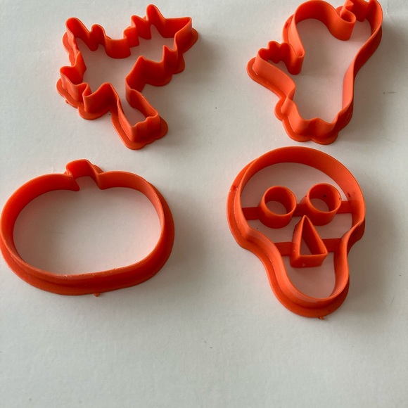 Bakeware Cookies Cutter Set 9 Dino cookie cutter plus Halloween cookies 9 items - Picture 7 of 7